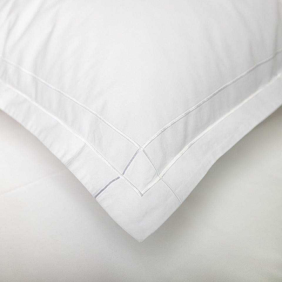 Bettwäsche mit weisser Kordel