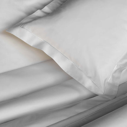 Bed linen Satin Stitch